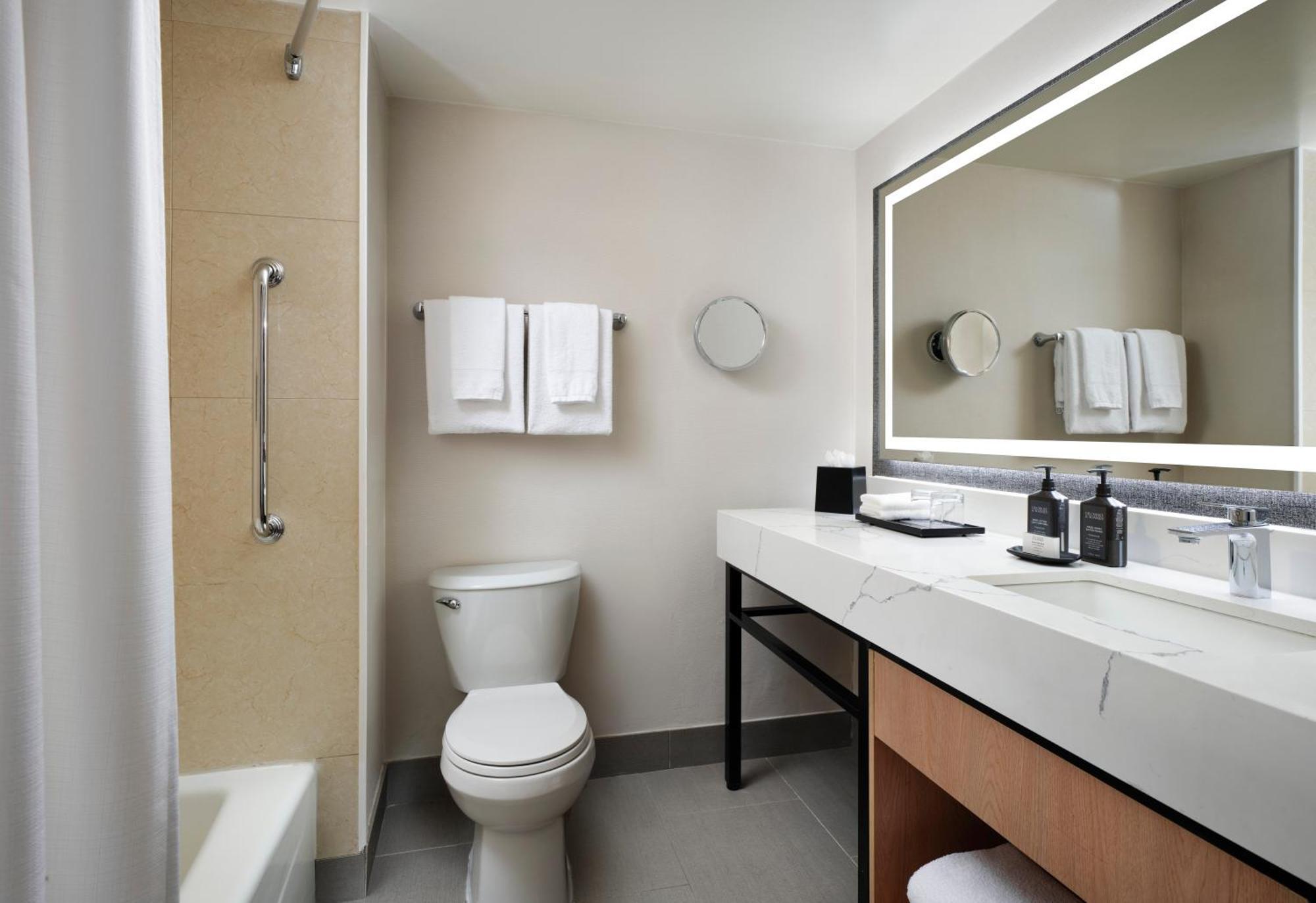 Sheraton Ontario Airport Hotel Esterno foto