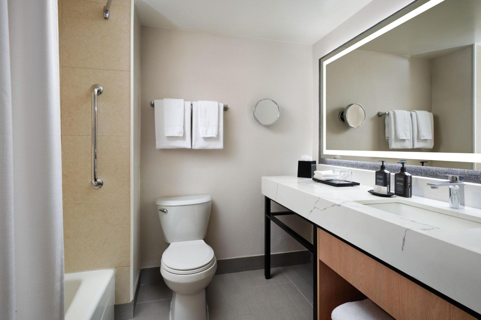 Sheraton Ontario Airport Hotel Esterno foto